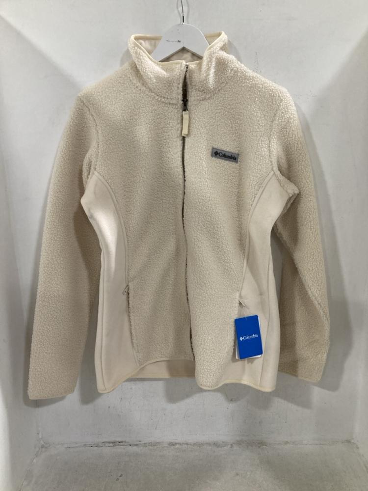 Lot 315  
            Chesterfield SR44 - Parcel Delivery Only 

                
COLUMBIA WATERPROOF JACKET IN RED SIZE XL TO INCLUDE COLUMBIA FLEECE JACKET IN CR...