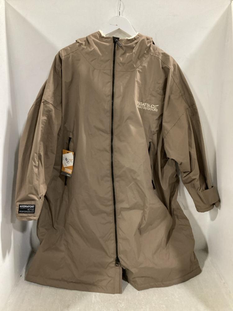 Lot 316  
            Chesterfield SR44 - Parcel Delivery Only 

                
3 X ASSORTED BRANDED CLOTHING ITEMS TO INCLUDE REGATTA WATERPROOF COAT SIZE S IN ...