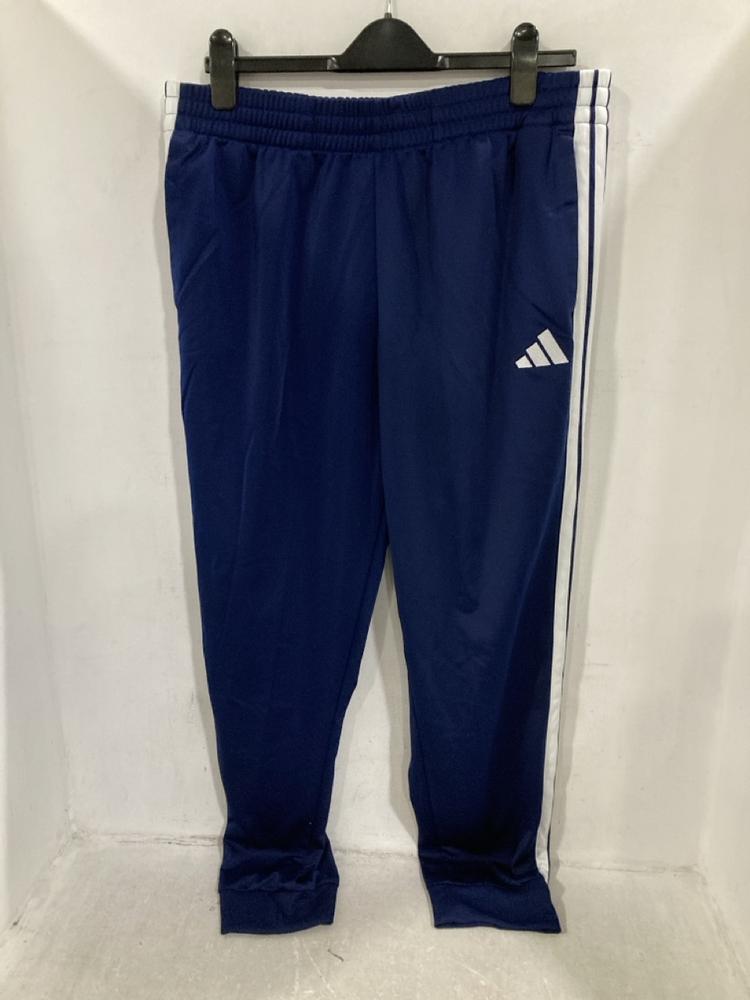 Lot 321  
            Chesterfield SR44 - Parcel Delivery Only 

                
5 X ASSORTED BRANDED CLOTHING ITEMS TO INCLUDE NIKE DRI-FIT CREW FIT SOCKS IN WHI...