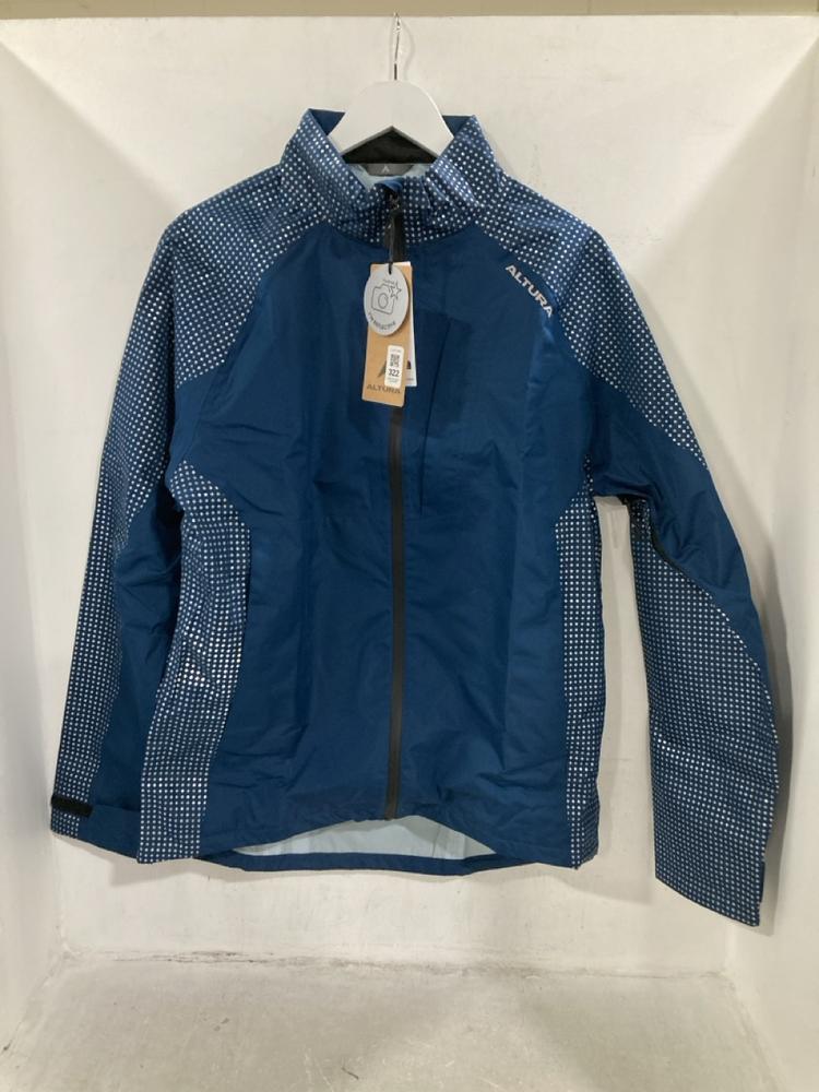 Lot 322  
            Chesterfield SR44 - Parcel Delivery Only 

                
3 X ASSORTED BRANDED CLOTHING ITEMS TO INCLUDE ALTURA COAT IN NAVY SIZE L (LOCATI...