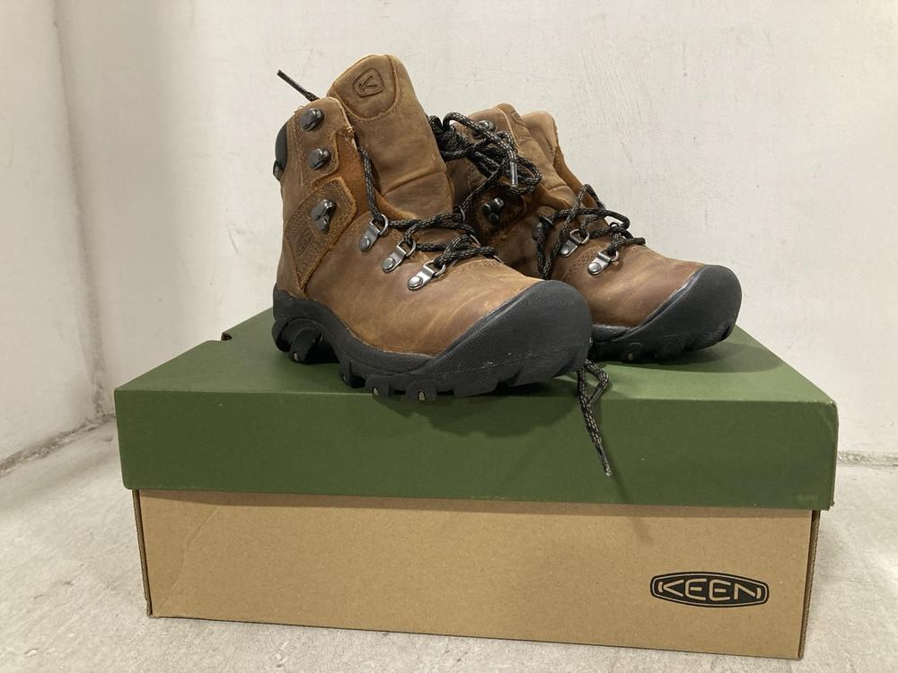 Lot 326  
            Chesterfield SR44 - Parcel Delivery Only 

                
KEEN PYRENEES WOMENS BOOTS IN SYRUP SIZE 5 (LOCATION: F3)