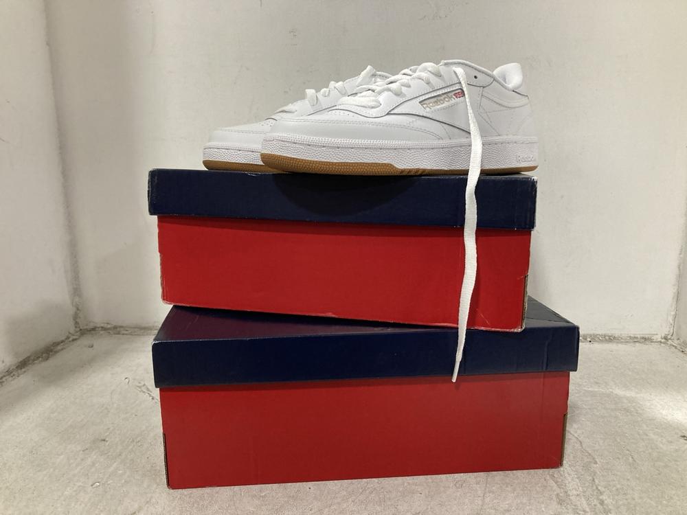 Lot 332  
            Chesterfield SR44 - Parcel Delivery Only 

                
3 X ASSORTED SHOES TO INCLUDE REEBOK SHOES IN WHITE SIZE 5.5 (LOCATION: F3)