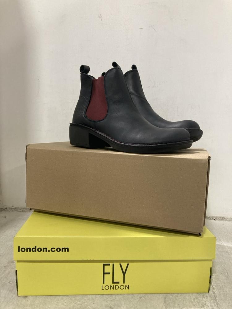 Lot 334  
            Chesterfield SR44 - Parcel Delivery Only 

                
3 X ASSORTED SHOES TO INCLUDE FLY LONDON CHELSEA BOOTS IN BLACK SIZE 42 (LOCATION...