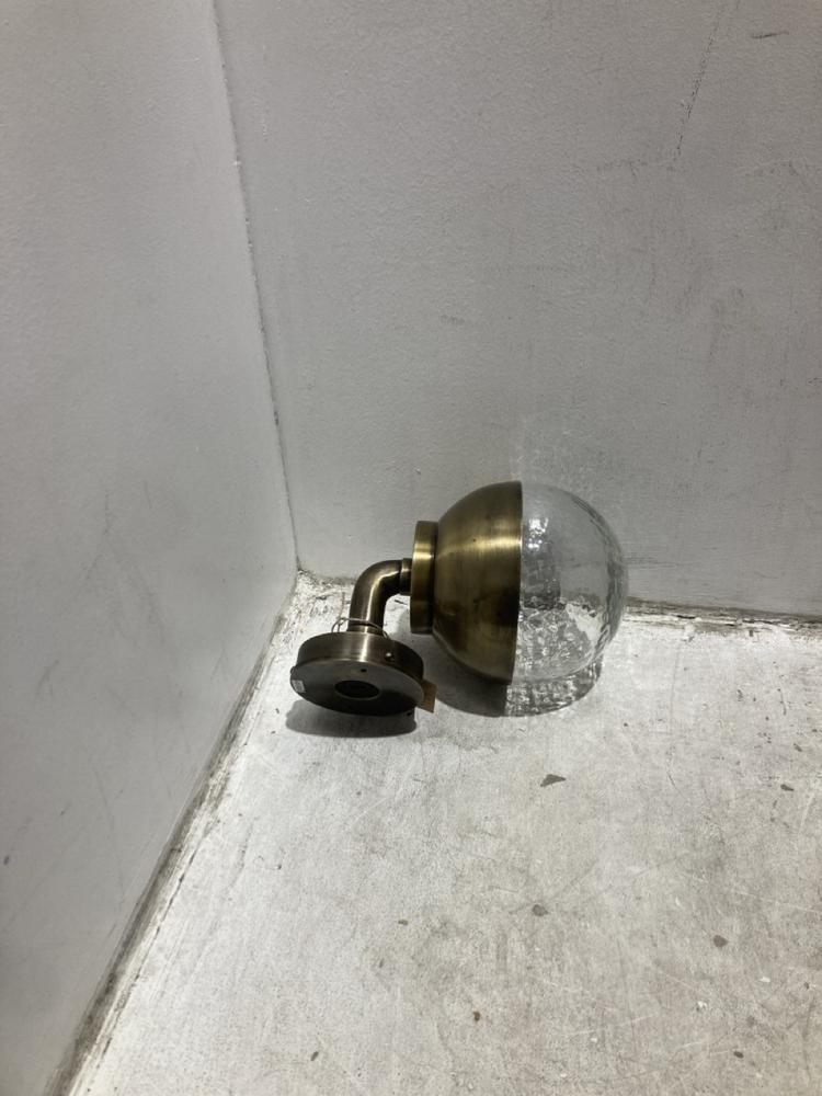 Lot 33  
            Chesterfield SR44 - Parcel Delivery Only 

                
NKUKU ABEO OUTDOOR WALL LAMP - ANTIQUE BRASS - ITEM NO. AL4501 - ORIGINAL RRP £20...