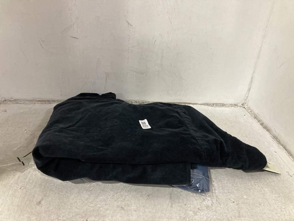 Lot 343  
            Chesterfield SR44 - Parcel Delivery Only 

                
LEVI'S JEANS IN BLUE SIZE 30 TO INCLUDE LEVI'S WORKER JACKET RELAXED IN DARK BLUE...