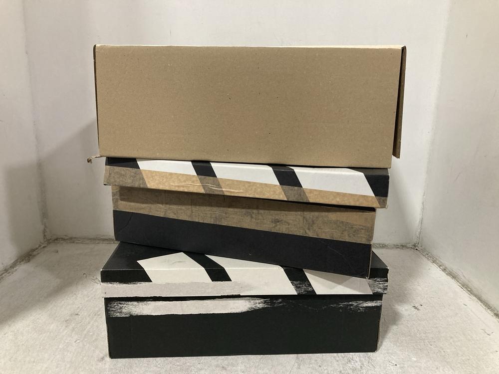 Lot 349  
            Chesterfield SR44 - Parcel Delivery Only 

                
3 X ASSORTED SHOES TO INCLUDE ADIDAS GALAXY 7 M IN BLUE SIZE 8 (LOCATION: F3)