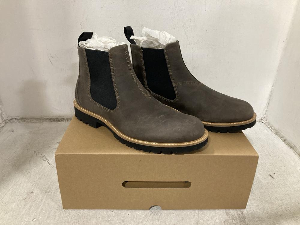 Lot 355  
            Chesterfield SR44 - Parcel Delivery Only 

                
ECCO JAMESTOWN CHELSEA BOOTS IN DARK CLAY SIZE 7 (LOCATION: F3)
