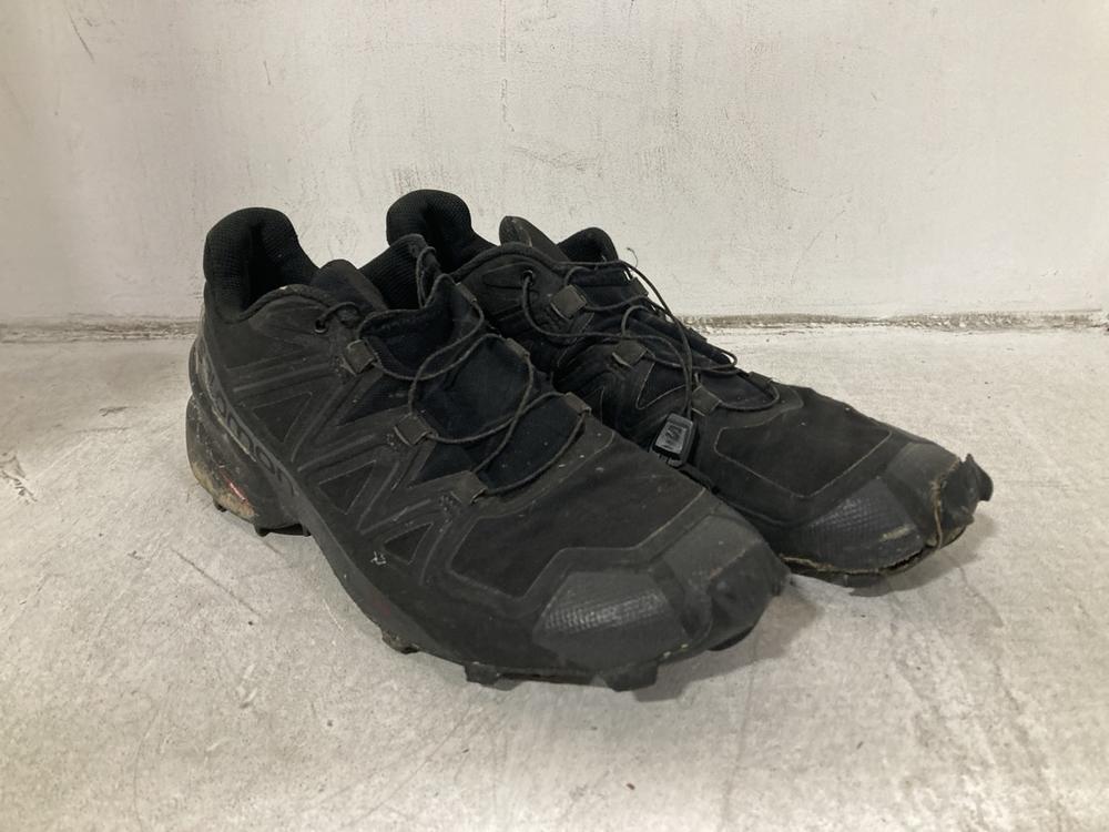 Lot 357  
            Chesterfield SR44 - Parcel Delivery Only 

                
BOX OF ASSORTED SHOES TO INCLUDE ROCKET DOG IN BLACK SIZE 4.5 (LOCATION: F3)