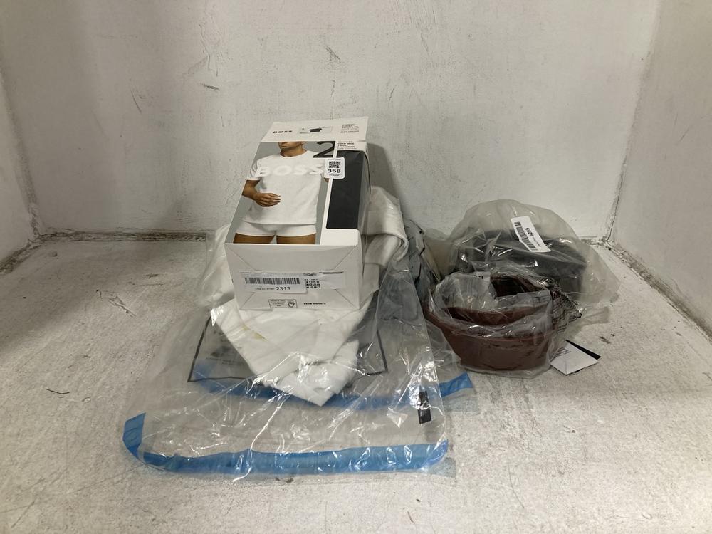 Lot 358  
            Chesterfield SR44 - Parcel Delivery Only 

                
5 X ASSORTED BRANDED CLOTHING ITEMS TO INCLUDE BOSS CREW NECK T-SHIRT IN BLACK SI...