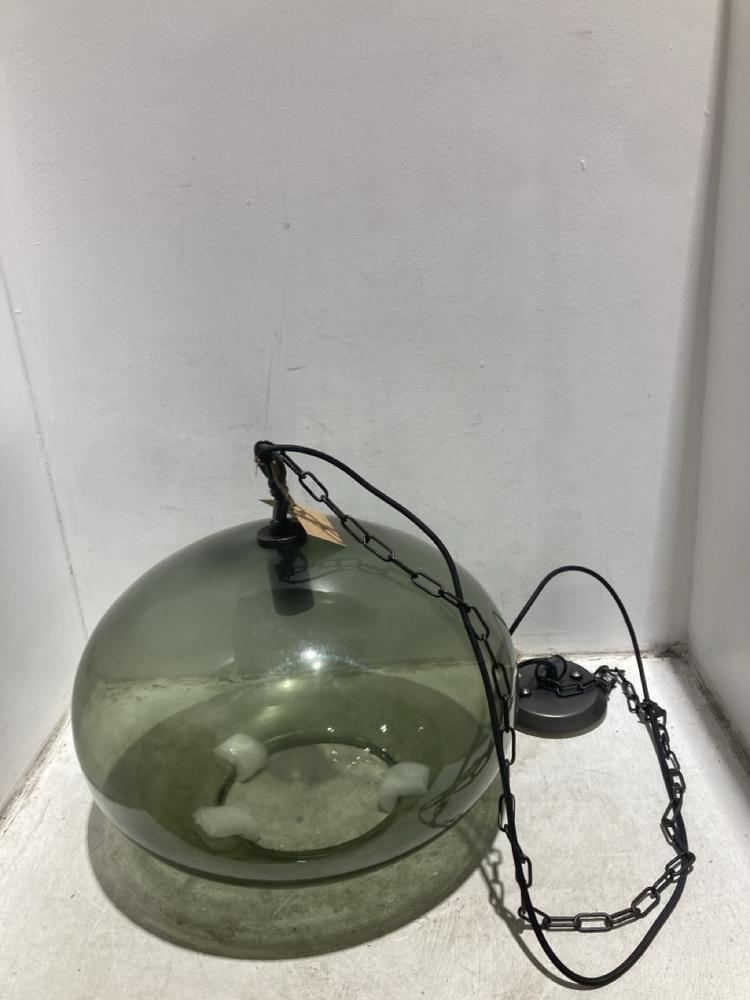 Lot 35  
            Chesterfield SR44 - Parcel Delivery Only 

                
NKUKU OTORO RECYCLED GLASS PENDANT - GREEN - LARGE ROUND - ITEM NO. OP2601 - ORIG...
