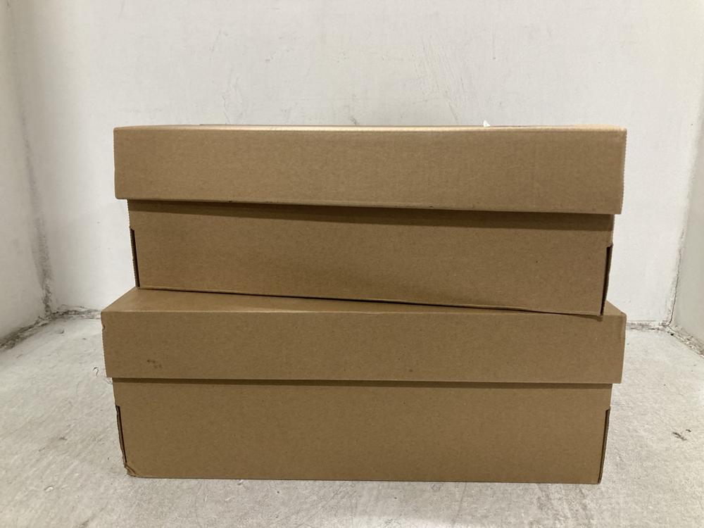 Lot 361  
            Chesterfield SR44 - Parcel Delivery Only 

                
MERRELL JUNGLE MOC SHOES IN BLACK SIZE 11 TO INCLUDE MERRELL KAHUNA III SANDALS I...