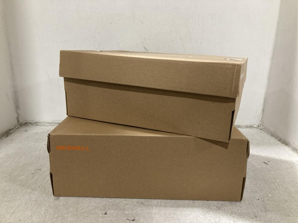 Lot 362  
            Chesterfield SR44 - Parcel Delivery Only 

                
MERRELL ALPINE 83 SNEAKERS IN CLOUDBURST SIZE 8 TO INCLUDE MERRELL SPEED REMIX GT...