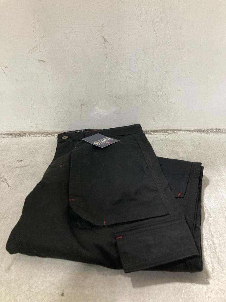 Lot 363  
            Chesterfield SR44 - Parcel Delivery Only 

                
BOX OF ASSORTED CLOTHES TO INCLUDE LEE COOPER WORKWEAR IN BLACK SIZE 32 (LOCATION...
