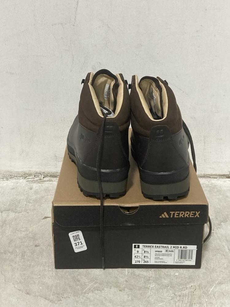 Lot 371  
            Chesterfield SR44 - Parcel Delivery Only 

                
ADIDAS TERREX EASTRAIL 2 IN BLACK SIZE 8.5 TO INCLUDE BERGHAUS WORK BOOTS IN BROW...