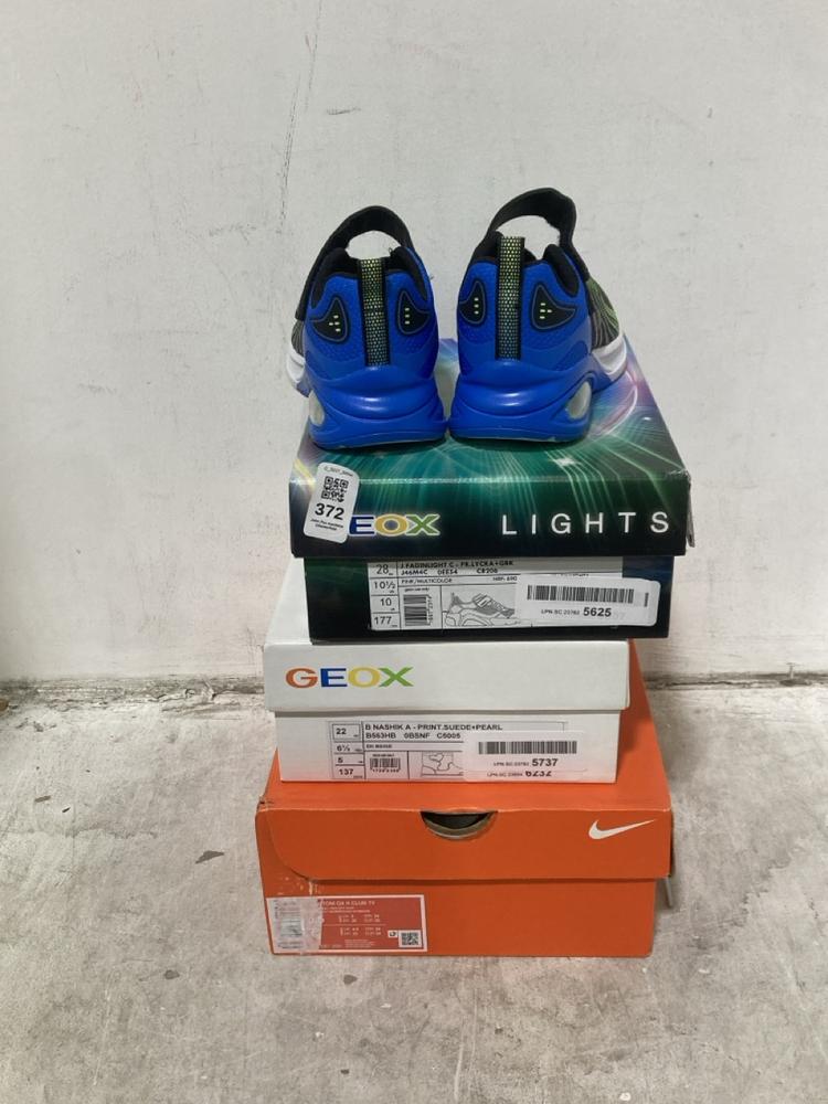 Lot 372  
            Chesterfield SR44 - Parcel Delivery Only 

                
4 X ASSORTED SHOES TO INCLUDE SKECHERS IN BLACK/GREEN SIZE 11 KIDS (LOCATION: F4)