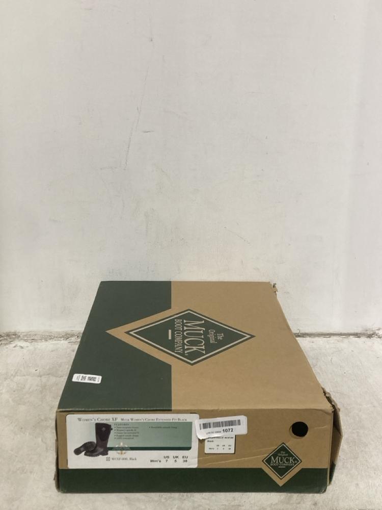 Lot 381  
            Chesterfield SR44 - Parcel Delivery Only 

                
MUCK BOOTS IN BLACK SIZE 5 WOMENS (LOCATION: F4)