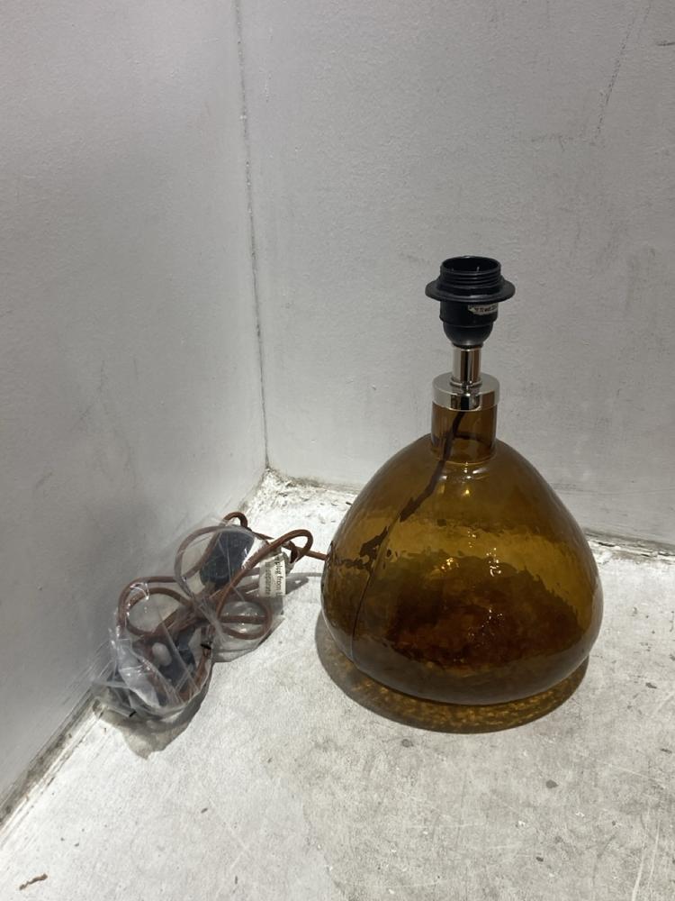 Lot 38  
            Chesterfield SR44 - Parcel Delivery Only 

                
NKUKU BABA RECYCLED GLASS LAMP - BURNT AMBER - SMALL WIDE - ITEM NO. BL8001 - ORI...