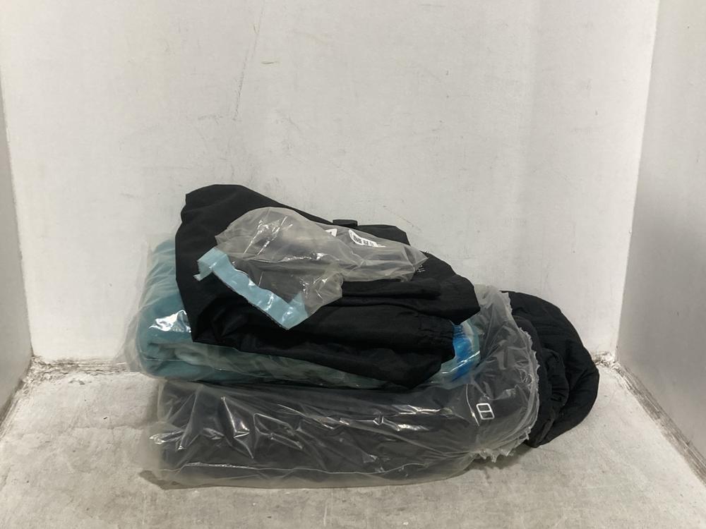 Lot 401  
            Chesterfield SR44 - Parcel Delivery Only 

                
4 X ASSORTED CLOTHING ITEMS TO INCLUDE ADIDAS SOCKS IN BLUE SIZE M (LOCATION: F4)