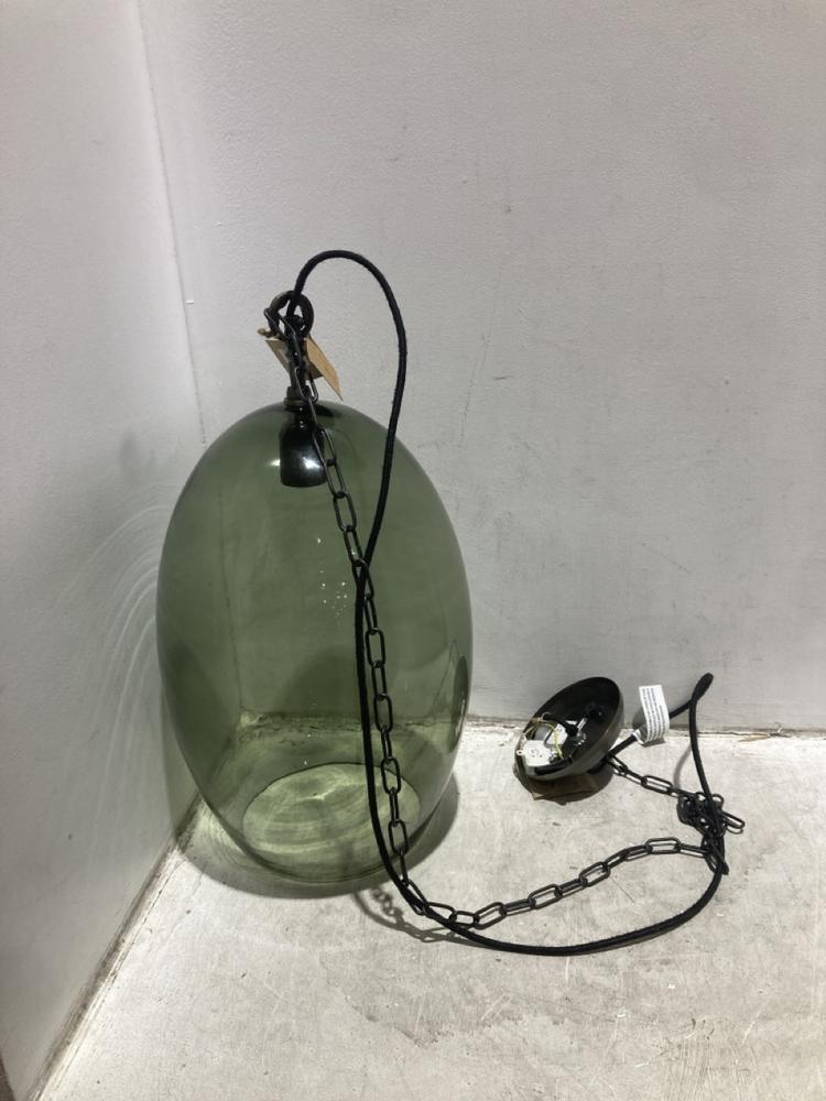 Lot 42  
            Chesterfield SR44 - Parcel Delivery Only 

                
NKUKU OTORO RECYCLED GLASS PENDANT - GREEN - LARGE OVAL - ITEM NO. OP2801 - ORIGI...