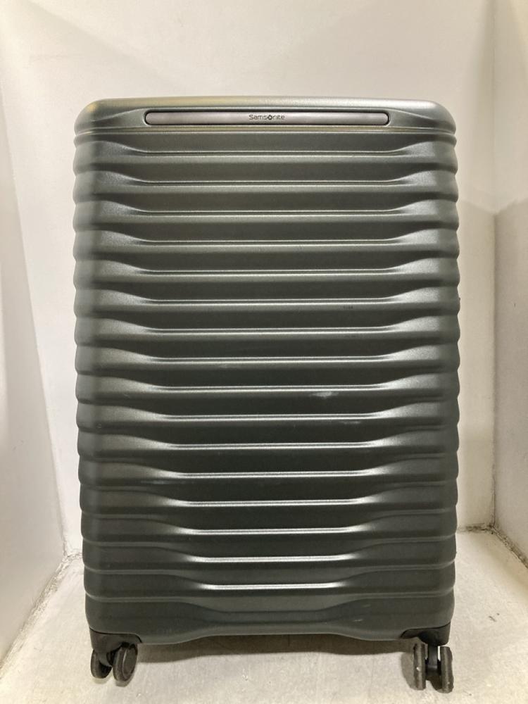 Lot 432  
            Chesterfield SR44 - Parcel Delivery Only 

                
SAMSONITE GREEN HARD SHELL SPINNER SUITCASE IN LARGE (LOCATION: F6)