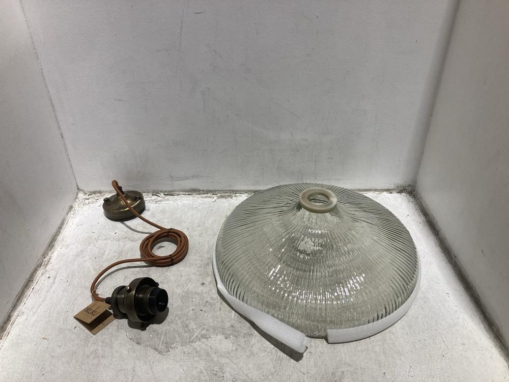 Lot 44  
            Chesterfield SR44 - Parcel Delivery Only 

                
NKUKU ZOWIE RECYCLED GLASS PENDANT - ANTIQUE BRASS - LARGE - ITEM NO. ZP0401 - OR...