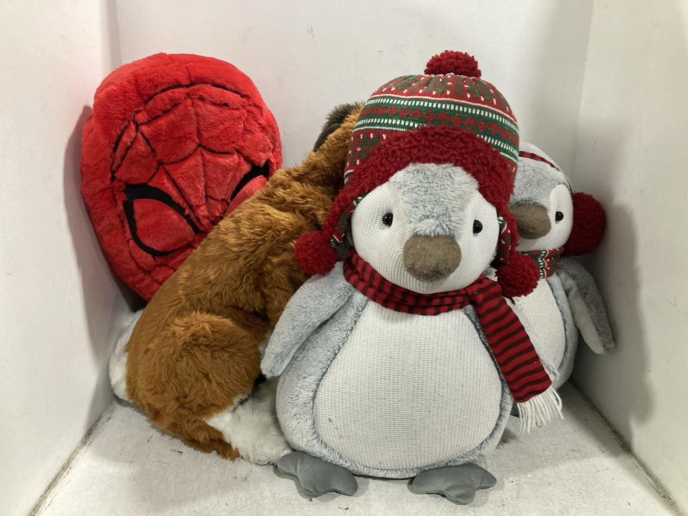 Lot 452  
            Chesterfield SR44 - Parcel Delivery Only 

                
4 X ASSORTED CUDDLE TOYS TO INCLUDE MEDIUM SIZE PENGUIN WITH EARMUFFS (LOCATION: F6)