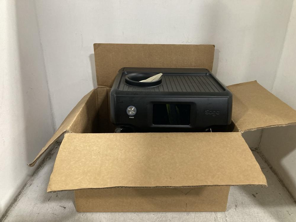 Lot 455  
            Chesterfield SR44 - Parcel Delivery Only 

                
SAGE BARISTA TOUCH COFFEE MACHINE BLACK - ORIGINAL RRP £600 (LOCATION: F7)