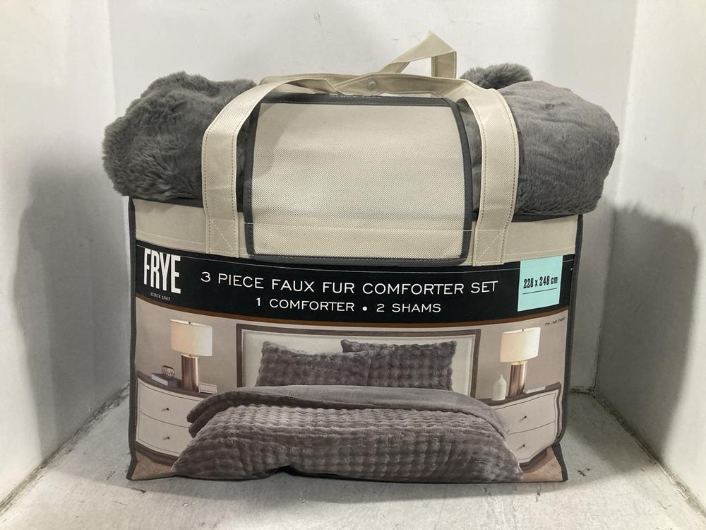 Lot 456  
            Chesterfield SR44 - Parcel Delivery Only 

                
FRYE 3 PIECE FAUX FUR COMFORTER SET IN GREY (LOCATION: F7)