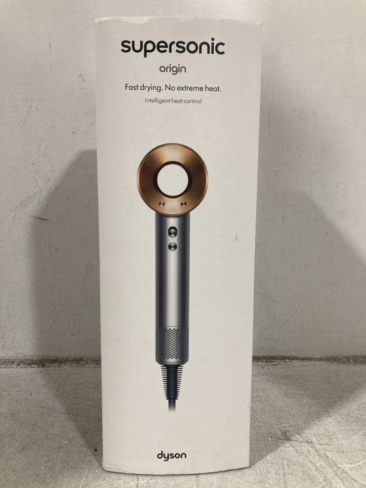 Lot 461  
            Chesterfield SR44 - Parcel Delivery Only 

                
DYSON SUPERSONIC ORIGIN FAST DRYING HET CONTROL DRYER (LOCATION: F7)