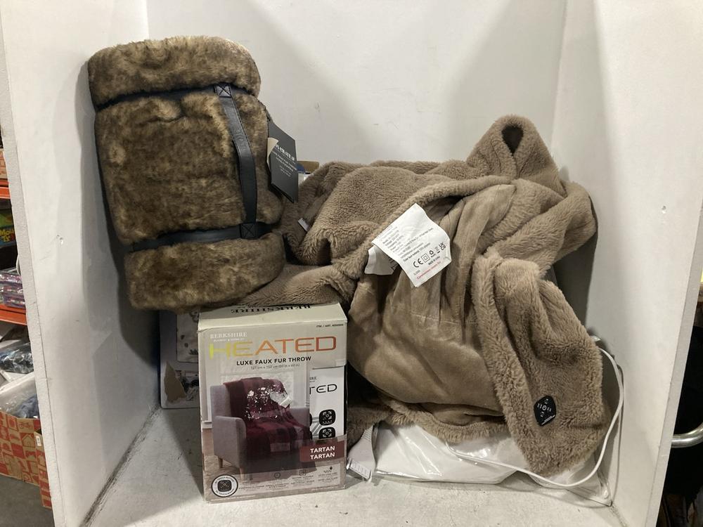 Lot 466  
            Chesterfield SR44 - Parcel Delivery Only 

                
4 X ASSORTED HOUSEHOLD ITEMS TO INCLUDE HEATED LUXE FUR THROW (LOCATION: F7)