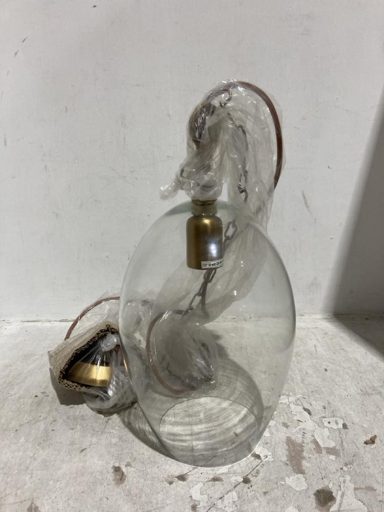 Lot 47  
            Chesterfield SR44 - Parcel Delivery Only 

                
NKUKU OTORO RECYCLED GLASS PENDANT - CLEAR - SMALL OVAL - ITEM NO. OP1401 - ORIGI...
