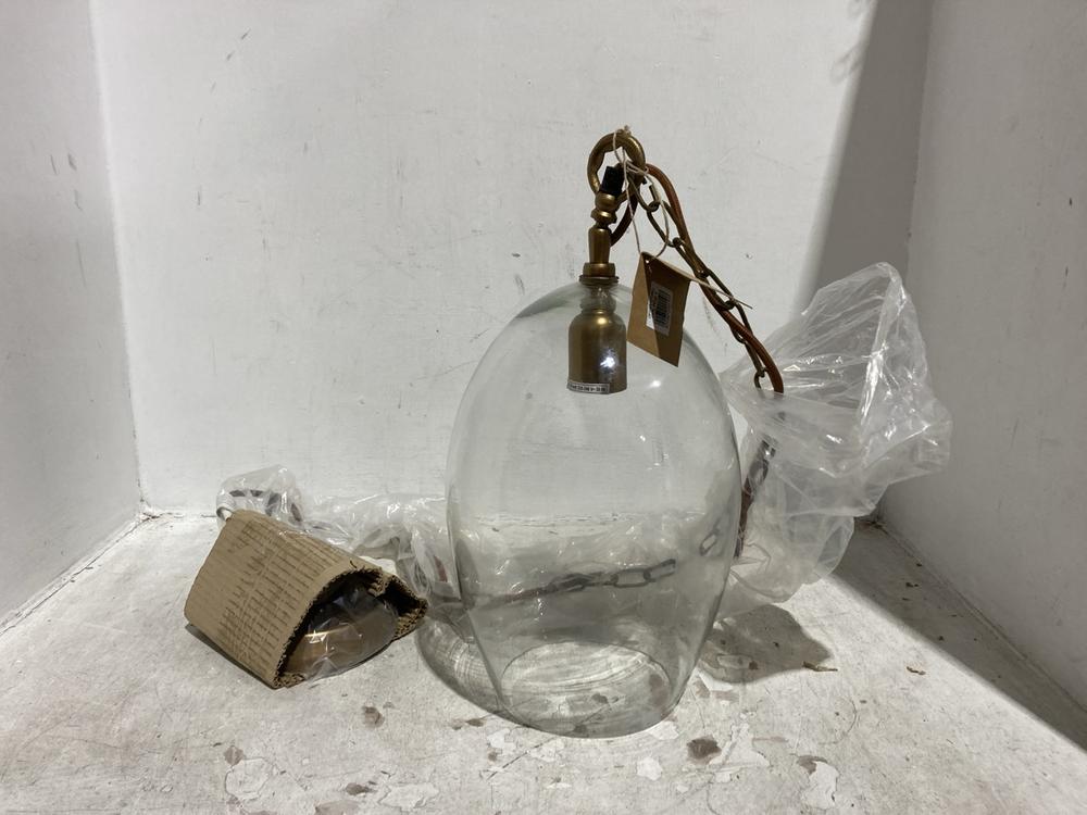 Lot 49  
            Chesterfield SR44 - Parcel Delivery Only 

                
NKUKU OTORO RECYCLED GLASS PENDANT - CLEAR - SMALL OVAL - ITEM NO. OP1401 - ORIGI...