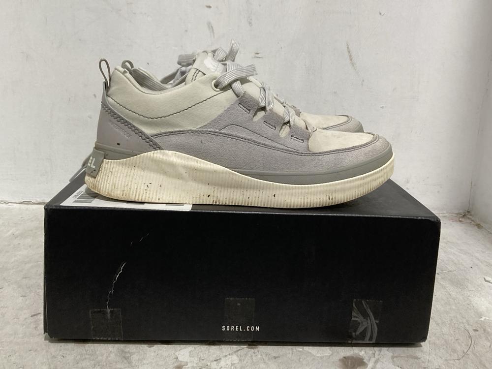 Lot 516  
            Chesterfield SR44 - Parcel Delivery Only 

                
SOREL OUT N ABOUT IV LOW SNEAKER WP SHOES IN WHITE SIZE 6 UK (LOCATION: E1)