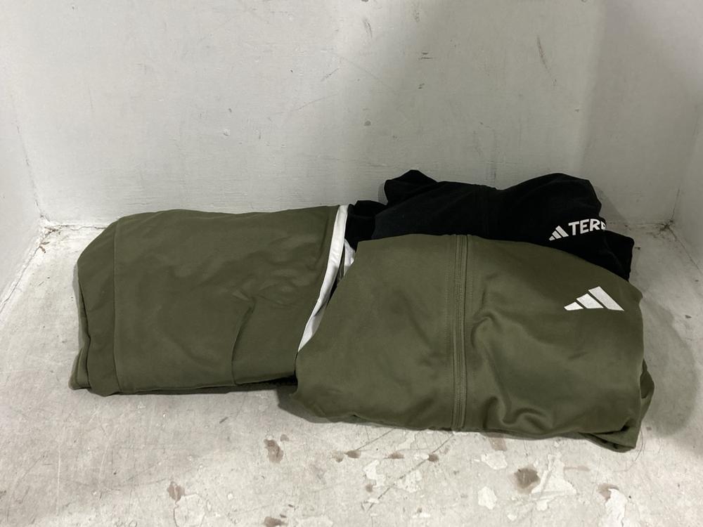 Lot 559  
            Chesterfield SR44 - Parcel Delivery Only 

                
ADIDAS SPORTSWEAR BASIC 3 STRIPE TRICOT XL TO INCLUDE ADIDAS TERREX BLACK HALF ZI...