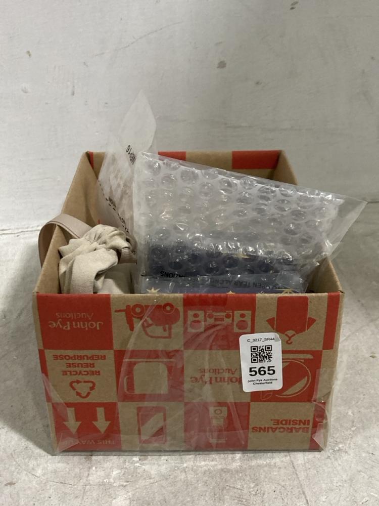 Lot 565  
            Chesterfield SR44 - Parcel Delivery Only 

                
BOX OF ASSORTED JEWELLERY ITEMS TO INCLUDE SIMPLY SILVER BOW EARRINGS (LOCATION: E2)