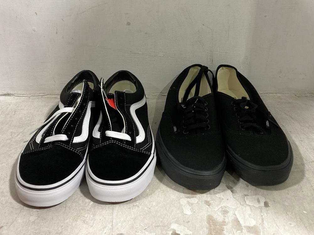 Lot 582  
            Chesterfield SR44 - Parcel Delivery Only 

                
VANS OF THE WALL OLD SKOOL TRAINERS IN BLACK/WHITE SIZE 6 TO INCLUDE VANS OF THE ...