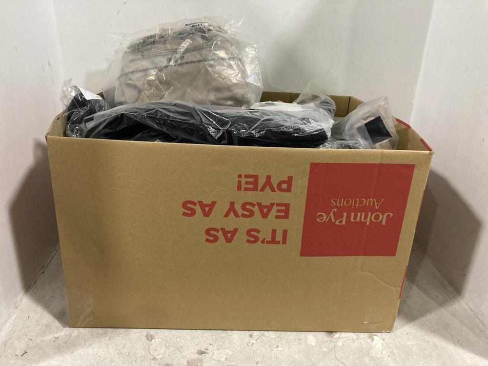 Lot 586  
            Chesterfield SR44 - Parcel Delivery Only 

                
BOX OF ASSORTED CLOTHES TO INCLUDE FRONT BLOUSE IN BEIGE SIZE 14 (LOCATION: E2