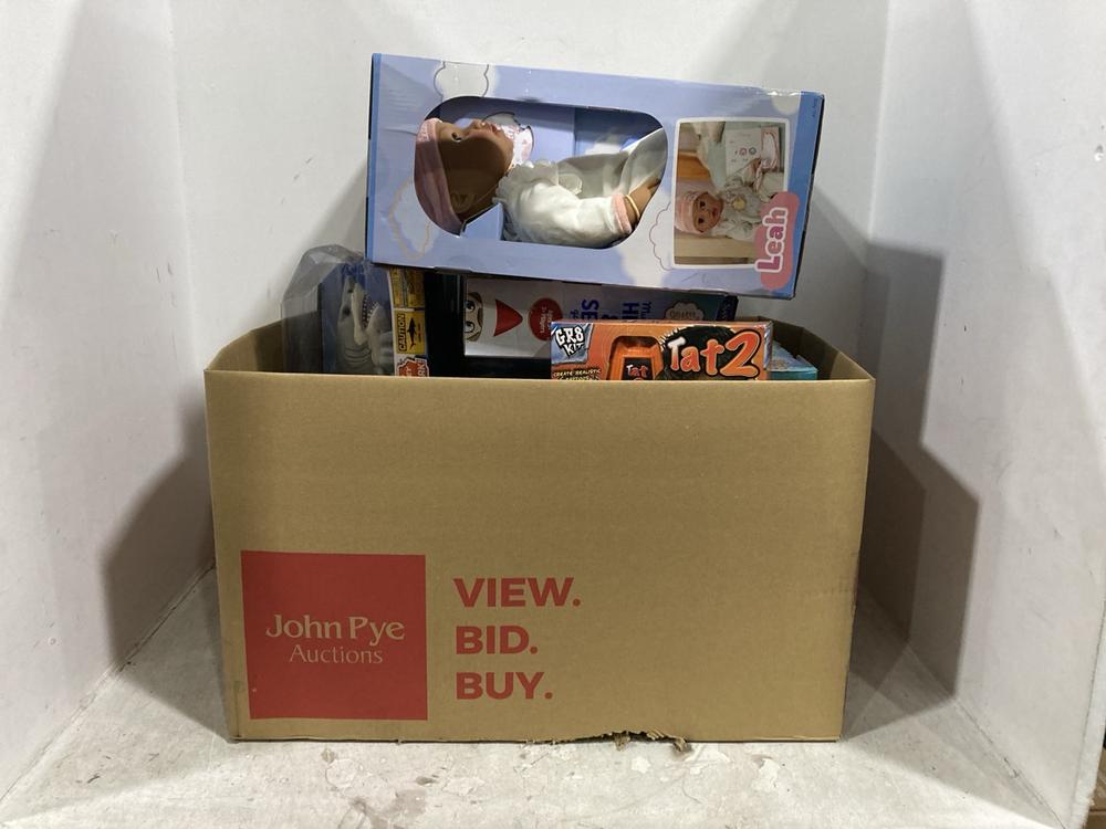 Lot 590  
            Chesterfield SR44 - Parcel Delivery Only 

                
BOX OF ASSORTED KIDS TOYS TO INCLUDE TAT2 KIDS TATTOO GUN (LOCATION: E2)