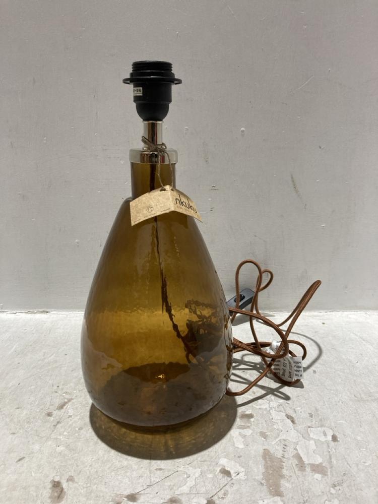 Lot 5  
            Chesterfield SR44 - Parcel Delivery Only 

                
NKUKU BABA RECYCLED GLASS LAMP - BURNT AMBER - SMALL TALL - ITEM NO. BL8101 - ORI...