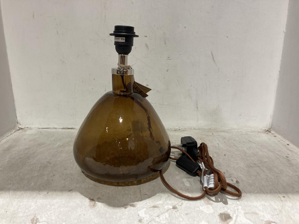 Lot 60  
            Chesterfield SR44 - Parcel Delivery Only 

                
NKUKU BABA RECYCLED GLASS LAMP - BURNT AMBER - SMALL WIDE - ITEM NO. BL8001 - ORI...