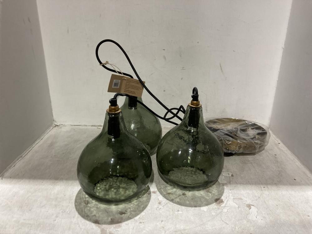 Lot 61  
            Chesterfield SR44 - Parcel Delivery Only 

                
NKUKU ZIVA RECYCLED GLASS CLUSTER PENDANT - GREEN SMOKE - ONE SIZE - ITEM NO. ZL0...