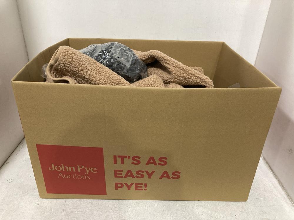 Lot 628  
            Chesterfield SR44 - Parcel Delivery Only 

                
BOX OF ASSORTED KIDS CLOTHES TO INCLUDE VELVET SEQUIN SKIRT CO-ORD SET 11 YEARS (...