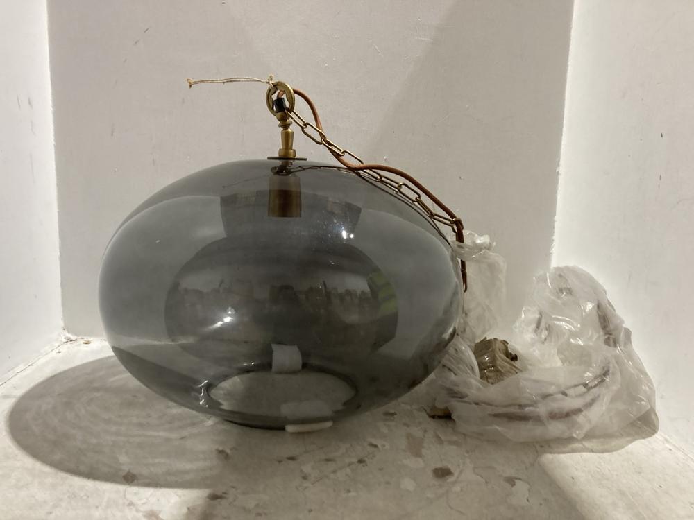 Lot 63  
            Chesterfield SR44 - Parcel Delivery Only 

                
NKUKU OTORO RECYCLED GLASS PENDANT - SMOKE - LARGE ROUND - ITEM NO. OT1901 - ORIG...