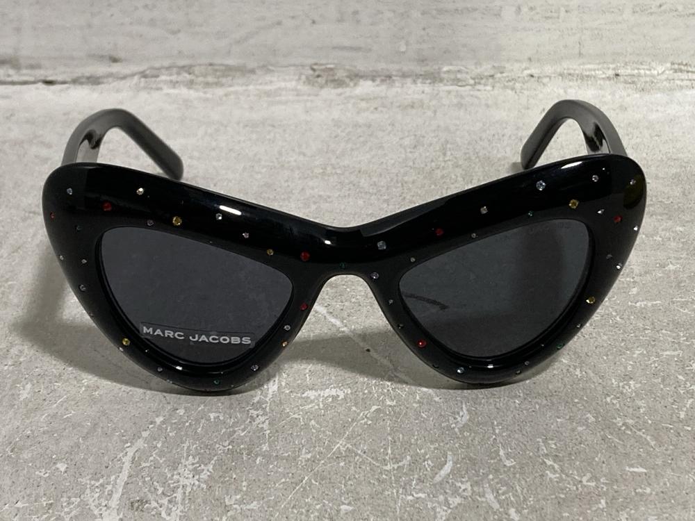 Lot 641  
            Chesterfield SR44 - Parcel Delivery Only 

                
MARC JACOBS CAT EYE SPARKLE ACETATE SUNGLASSES (LOCATION: E4)