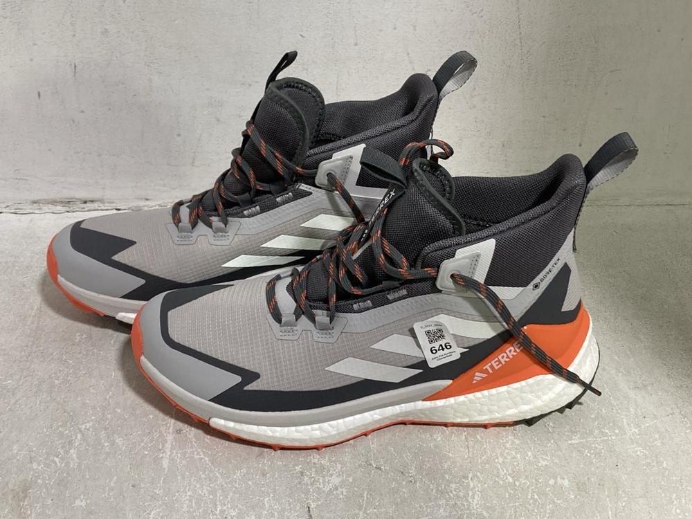 Lot 646  
            Chesterfield SR44 - Parcel Delivery Only 

                
ADIDAS TERREX GREY/WHITE HIGH TOP WALKING TRAINERS SIZE 9.5 UK (LOCATION: E4)