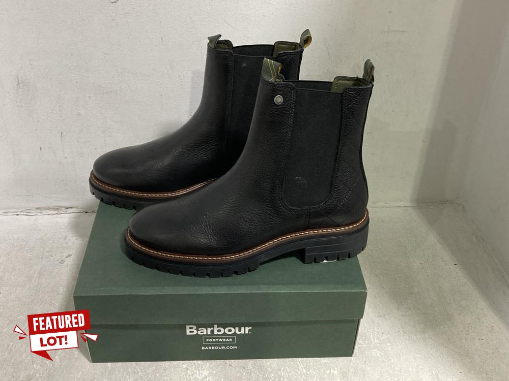 Lot 649  
            Chesterfield SR44 - Parcel Delivery Only 

                
BARBOUR BLACK LEATHER BOOTS IN SIZE 6 (LOCATION: E4)