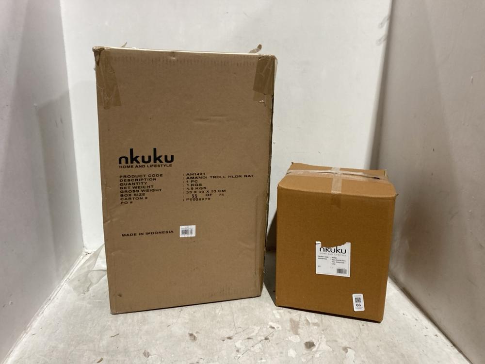 Lot 66  
            Chesterfield SR44 - Parcel Delivery Only 

                
NKUKU BABIA RECYCLED GLASS VASE - ANTIQUE GOLD - LARGE - ITEM NO. BV0502 - TO INC...