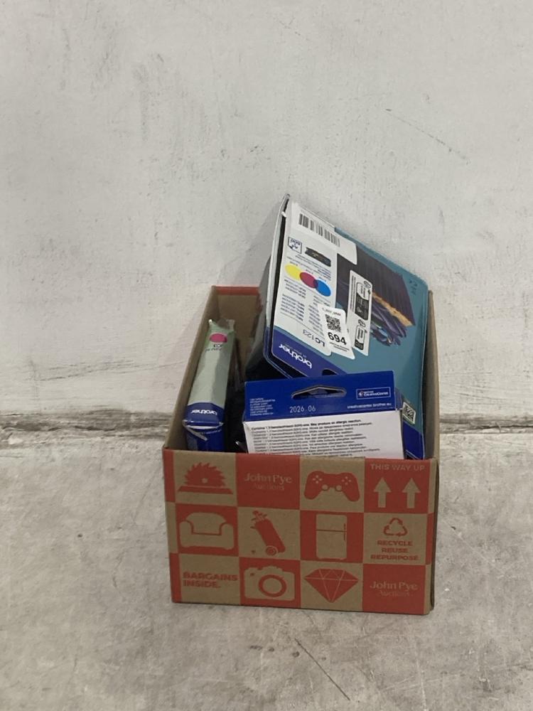 Lot 694  
            Chesterfield SR44 - Parcel Delivery Only 

                
BOX OF ASSORTED INKS TO INCLUDE BROTHER LC123 (LOCATION: E5)