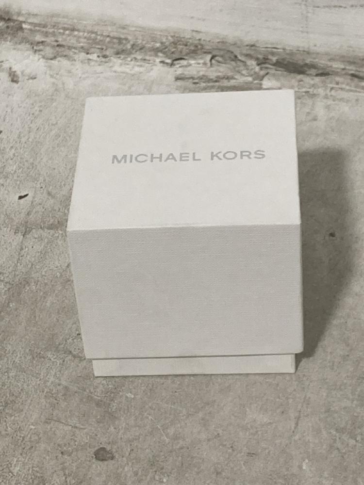 Lot 697  
            Chesterfield SR44 - Parcel Delivery Only 

                
MICHAEL KORS PETITE LEXINGTON GOLD TONE WATCH WITH CRYSTAL ACCENTS(LOCATION: E5)