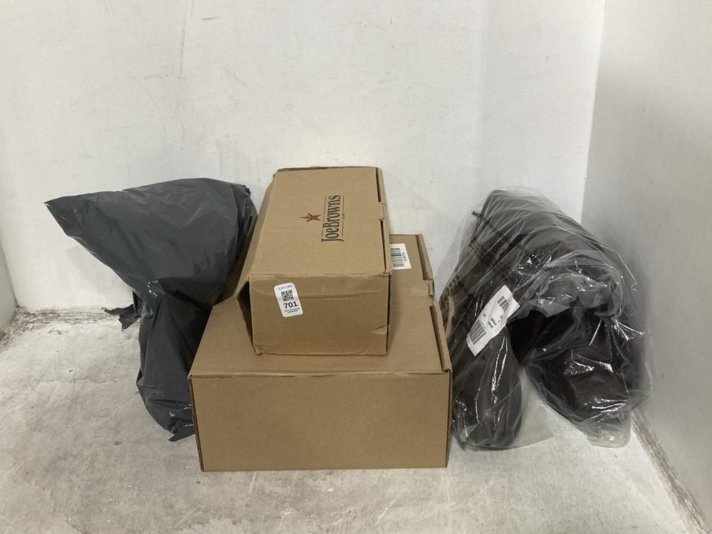 Lot 701  
            Chesterfield SR44 - Parcel Delivery Only 

                
4 X ASSORTED SHOES TO INCLUDE CLEAN RIDING BOOT IN BROWN SIZE 5 UK (LOCATION: E5)